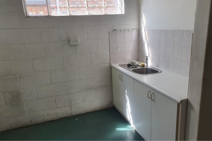 To Let commercial Property for Rent in Sidwell Eastern Cape